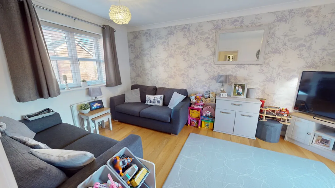 Persimmon Gardens, Cheltenham, Glos, photo 5