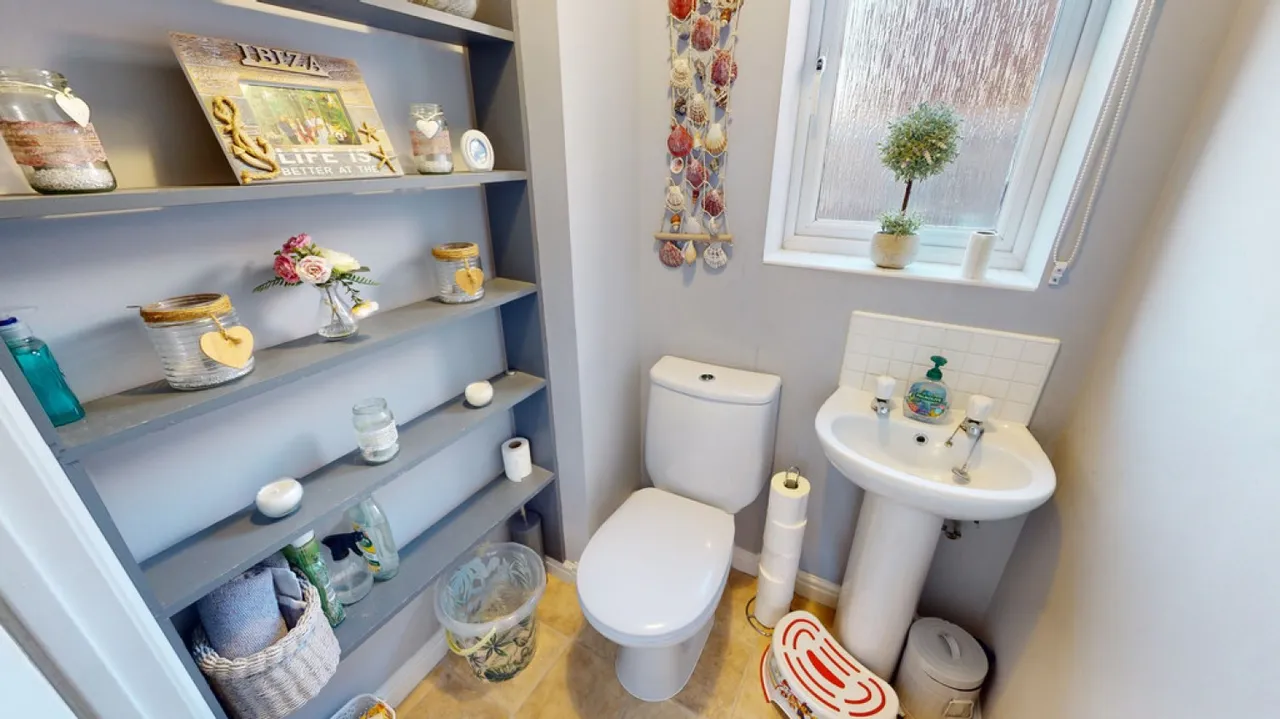 Persimmon Gardens, Cheltenham, Glos, photo 8