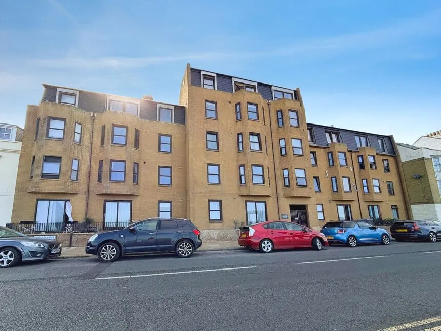 2 bed flat to rent — Prince William Court, The Marina, Kent, CT14