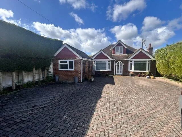 3 bed property to rent, London Road, Newington, ME9