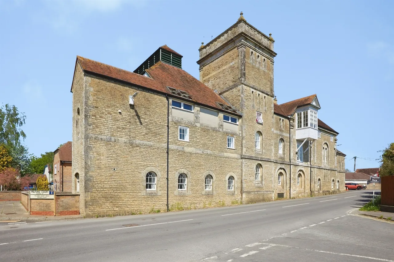 Milford Court, Gillingham, SP8, photo 9