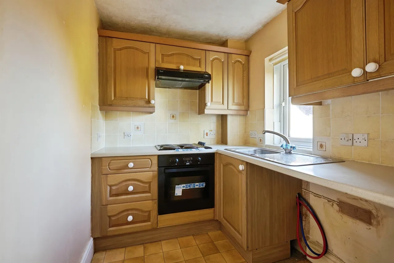 Milford Court, Gillingham, SP8, photo 3