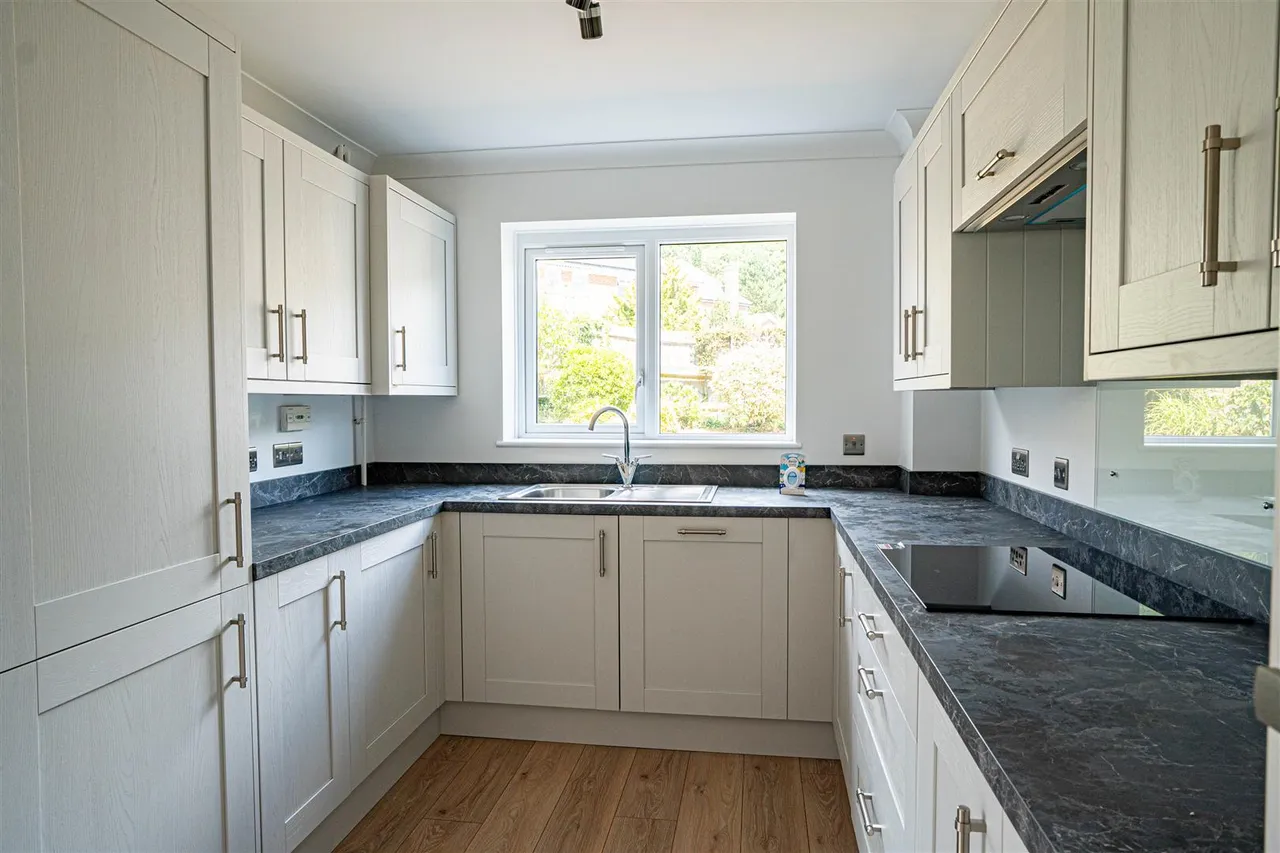 Ashdown Close, St. Leonards-On-Sea, photo 5