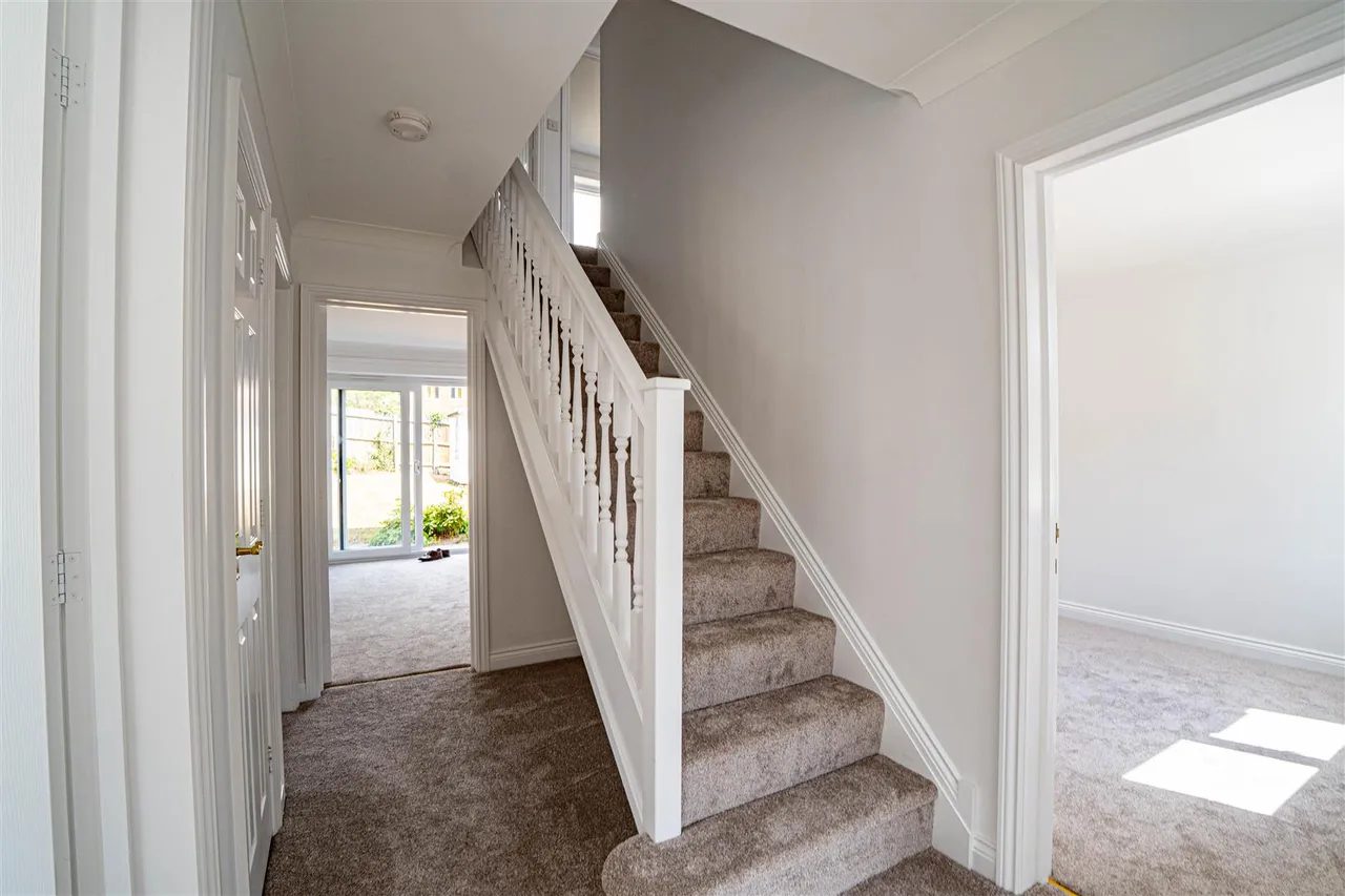 Ashdown Close, St. Leonards-On-Sea, photo 9