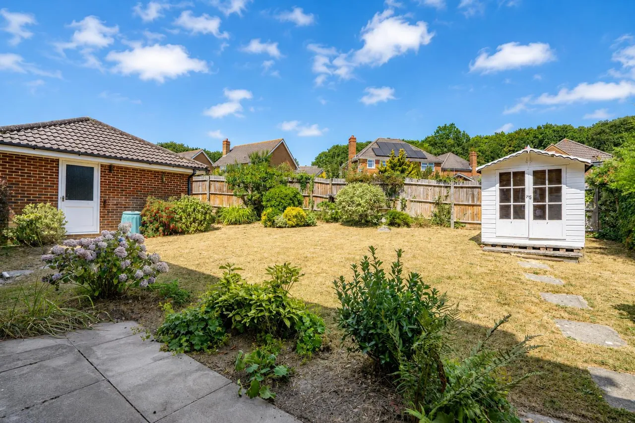 Ashdown Close, St. Leonards-On-Sea, photo 17