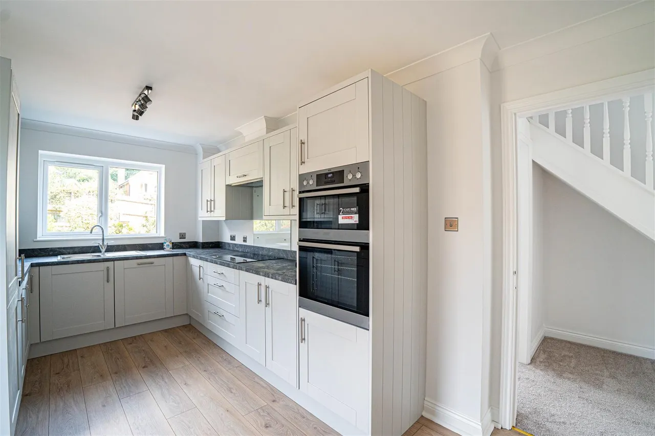 Ashdown Close, St. Leonards-On-Sea, photo 19