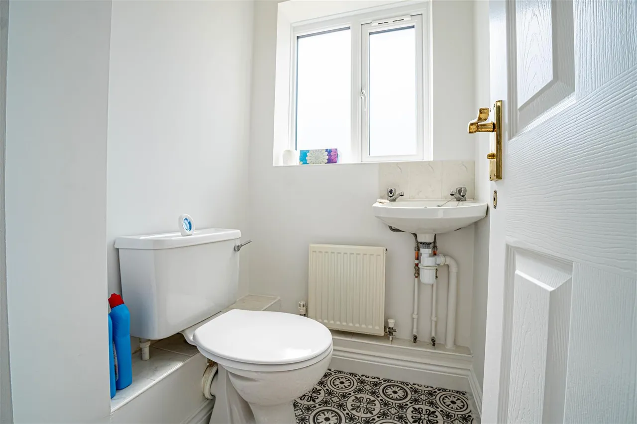 Ashdown Close, St. Leonards-On-Sea, photo 22