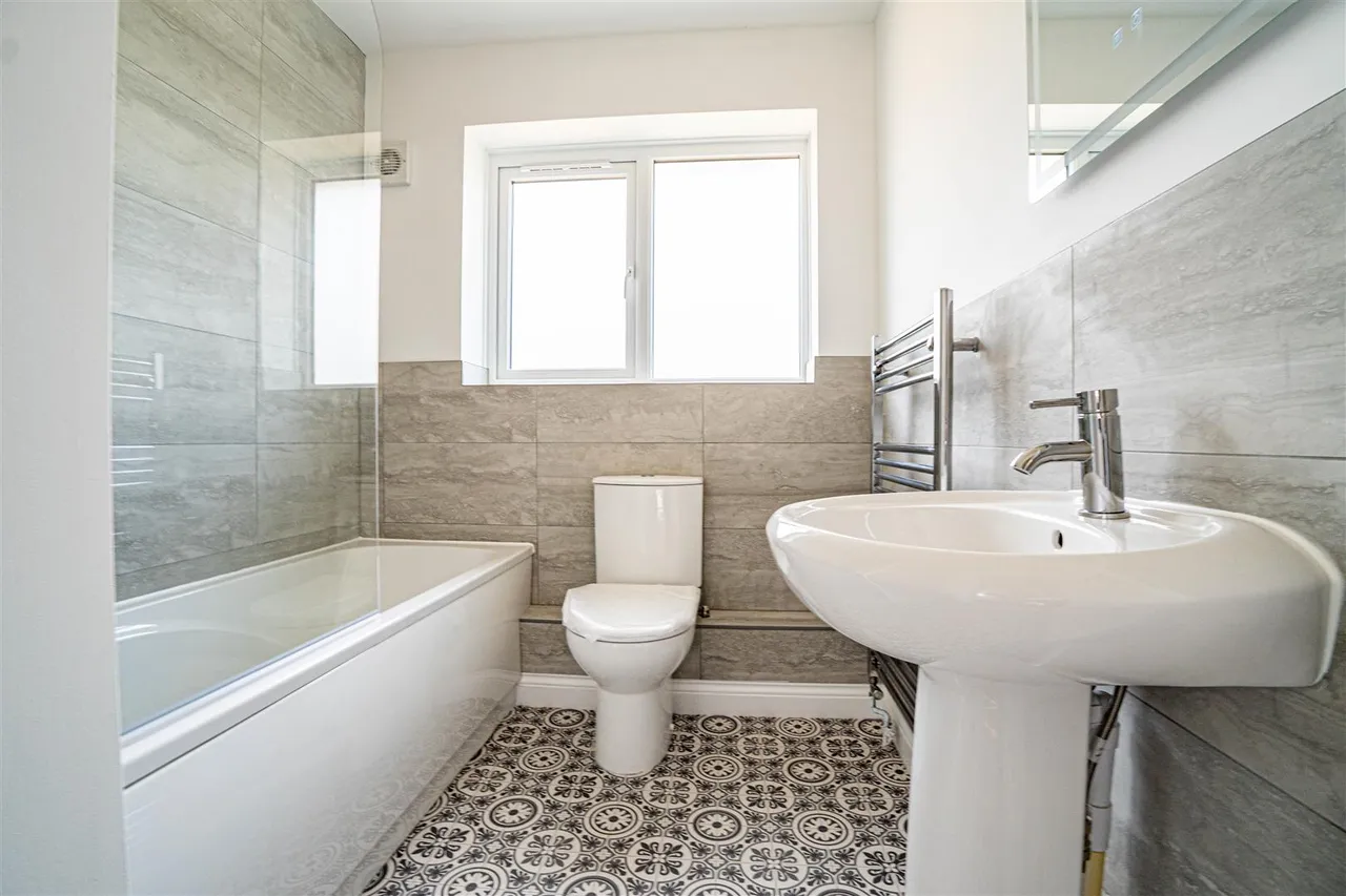 Ashdown Close, St. Leonards-On-Sea, photo 11