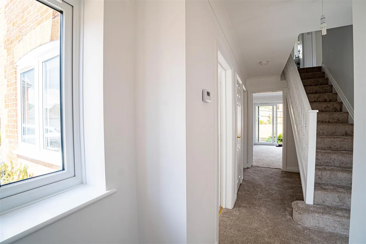 Ashdown Close, St. Leonards-On-Sea, photo 23