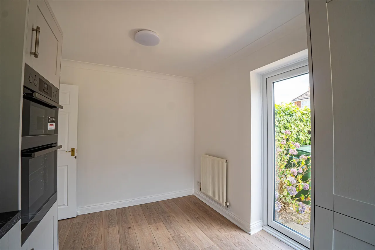Ashdown Close, St. Leonards-On-Sea, photo 20