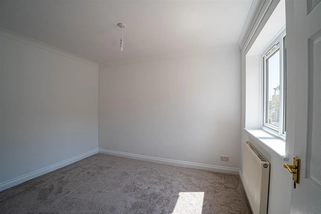 Ashdown Close, St. Leonards-On-Sea, photo 21