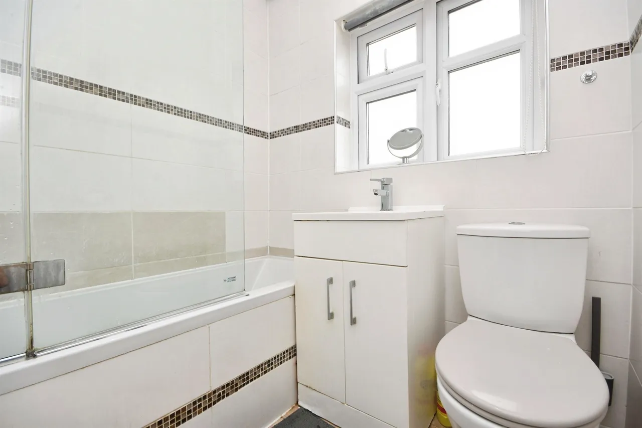 Brian Road, Romford, RM6, photo 11