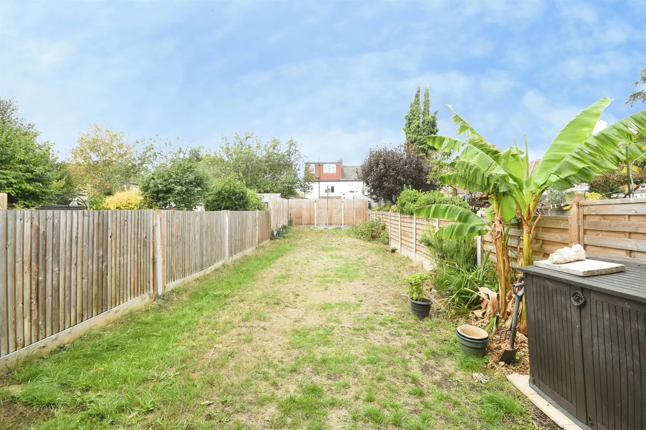 Brian Road, Romford, RM6, photo 2