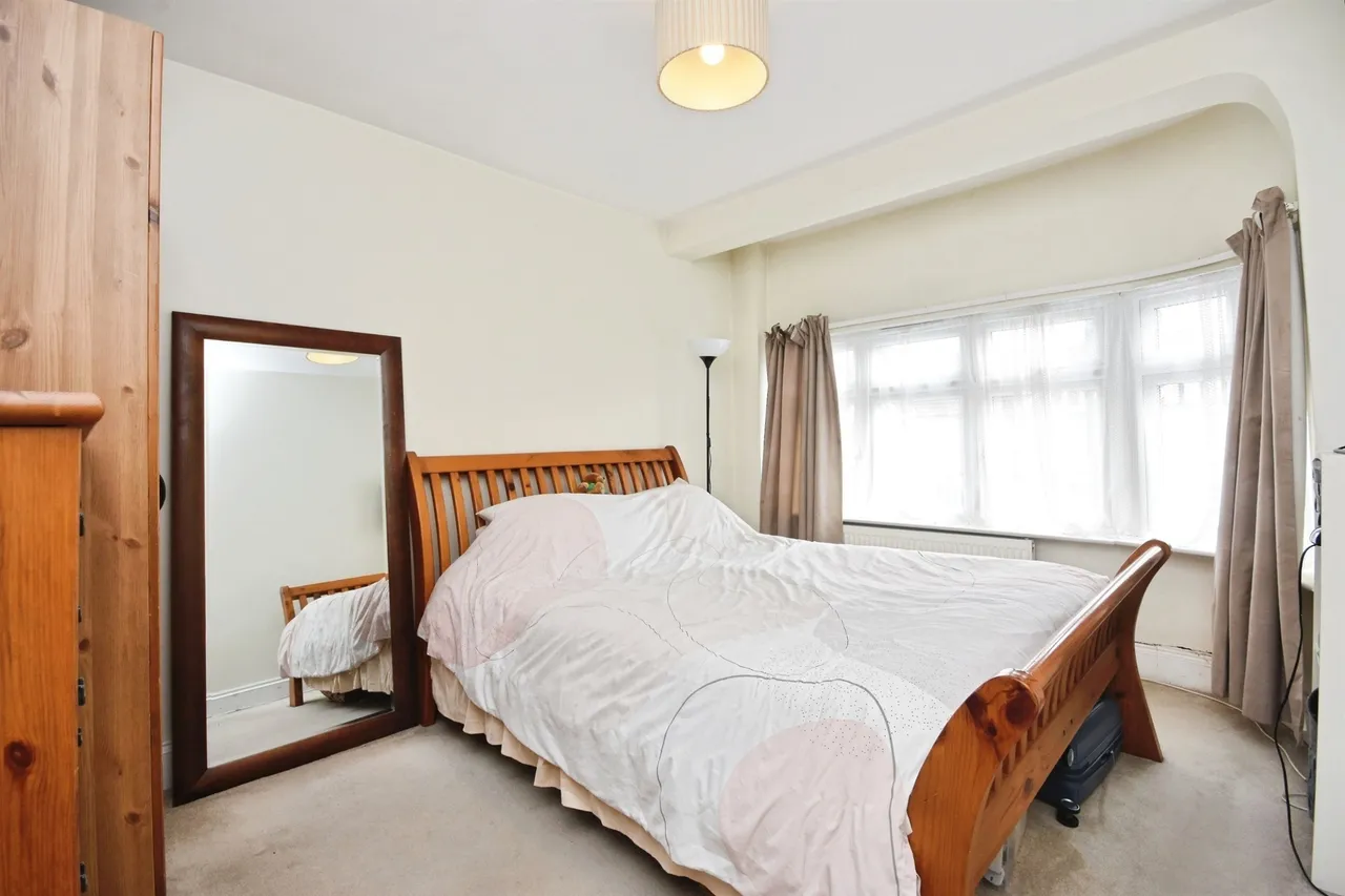 Brian Road, Romford, RM6, photo 10