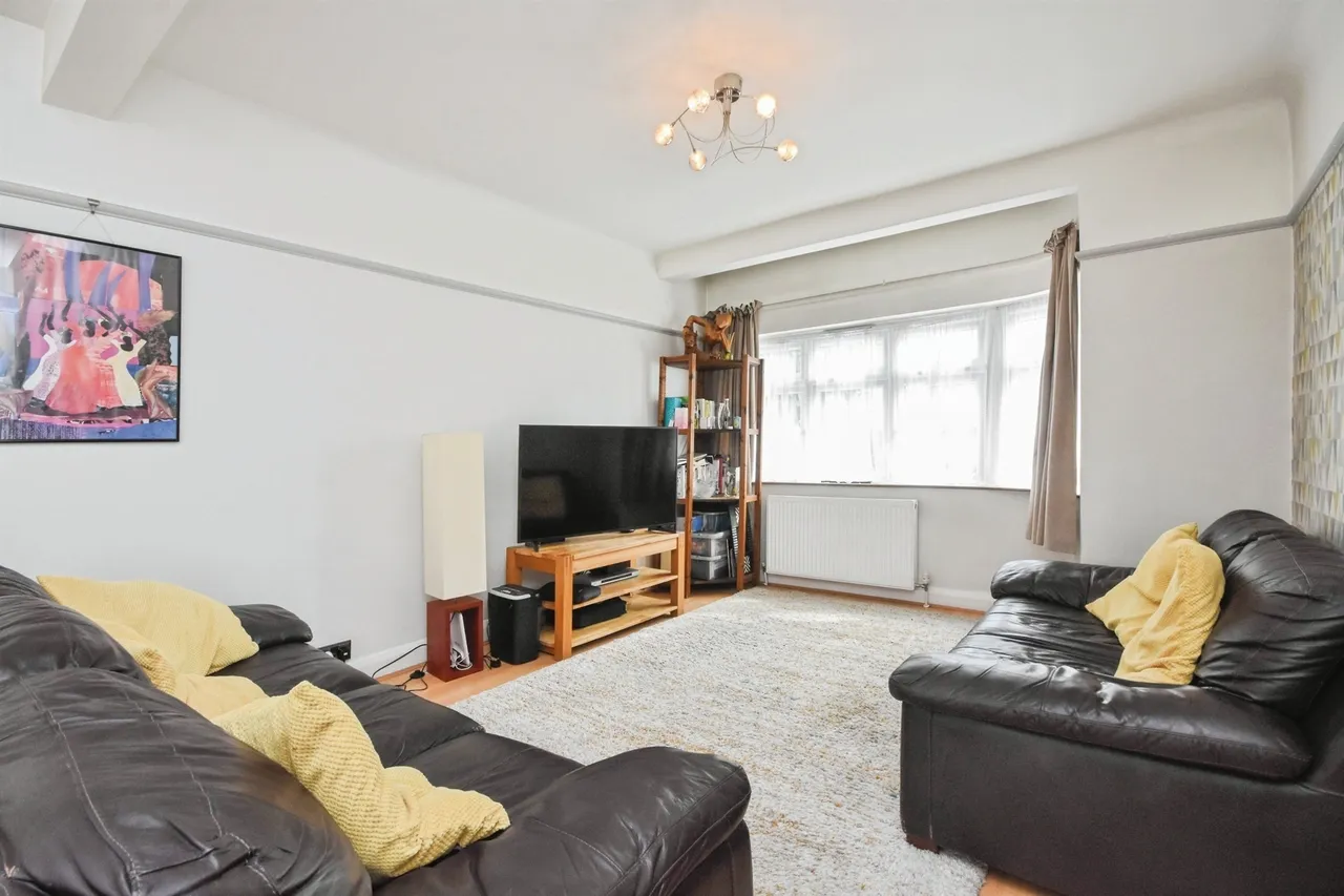Brian Road, Romford, RM6, photo 4