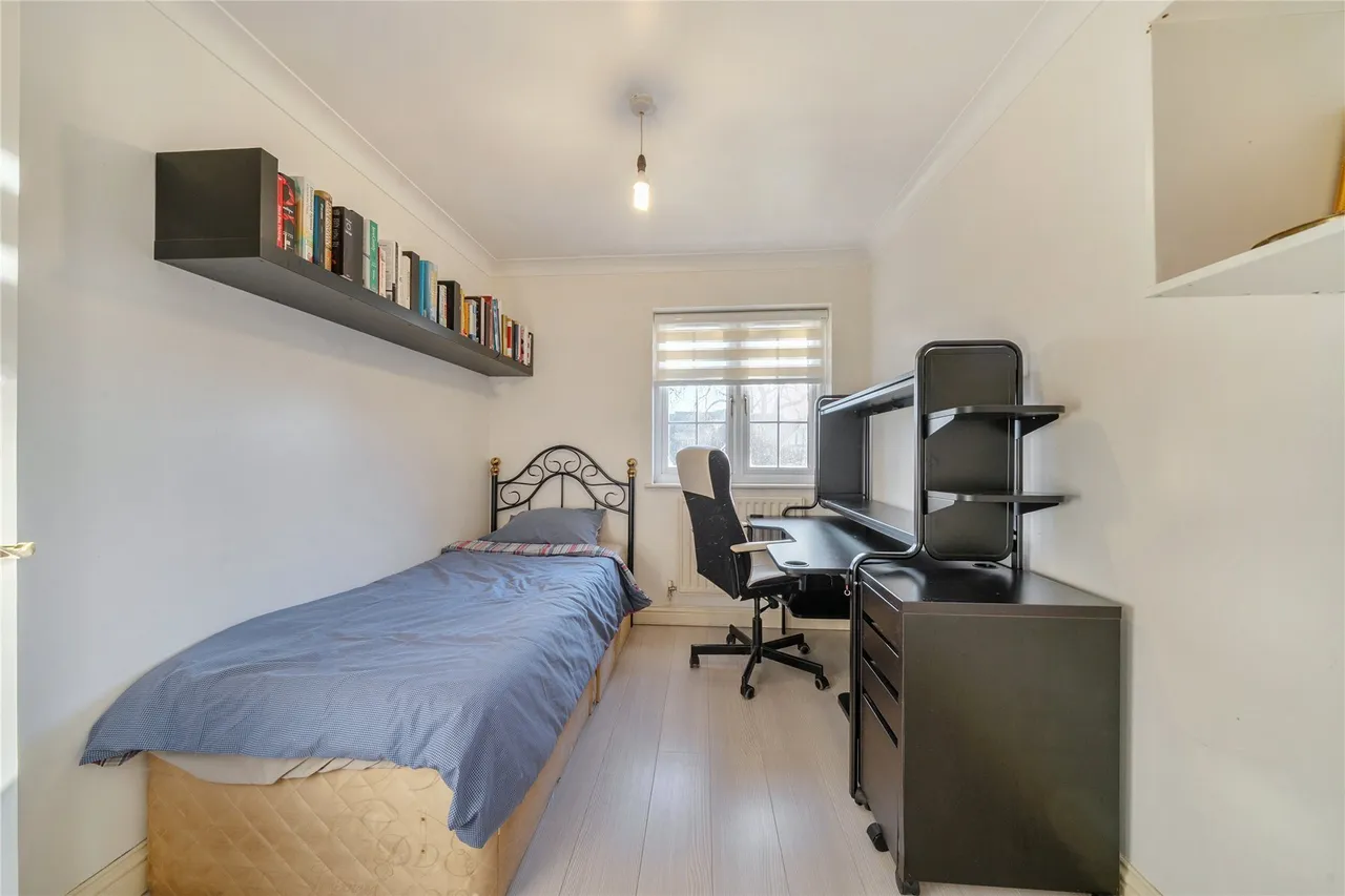 Sandringham Drive, Dartford, Kent, DA2, photo 31