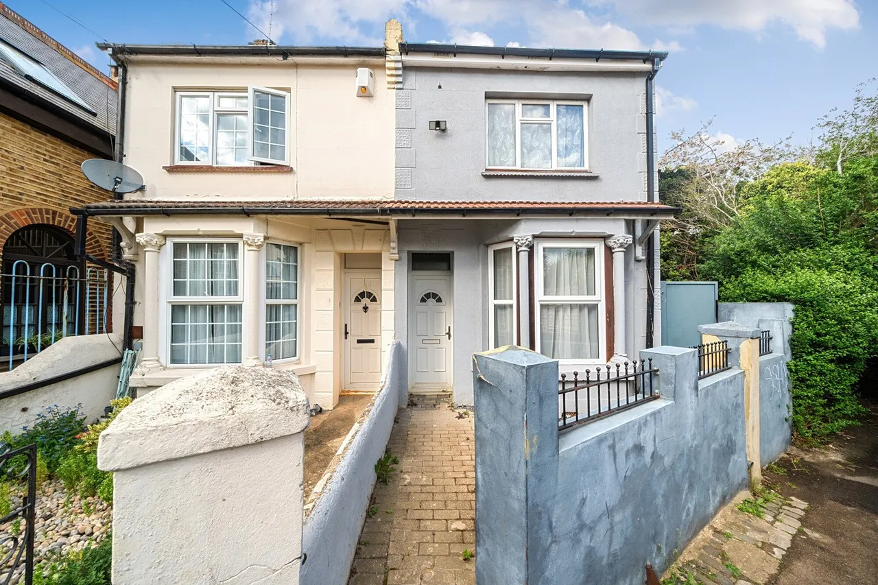 4 bed house for sale — Beresford Road, ME7