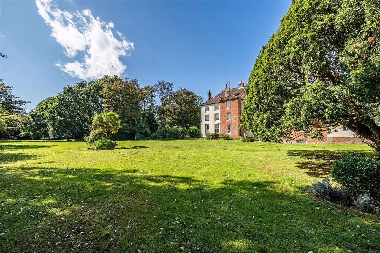 Titchfield Lane, Wickham, photo 12