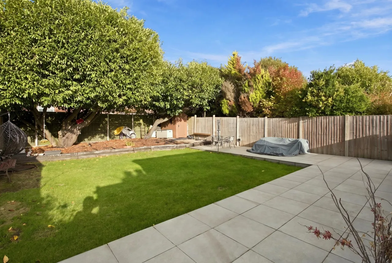 Vegal Crescent, Englefield Green, TW20, photo 22
