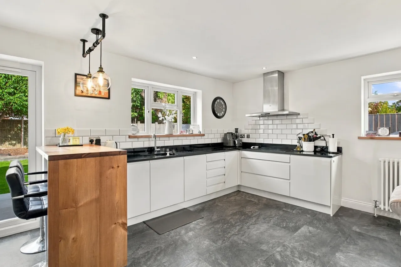 Vegal Crescent, Englefield Green, TW20, photo 13