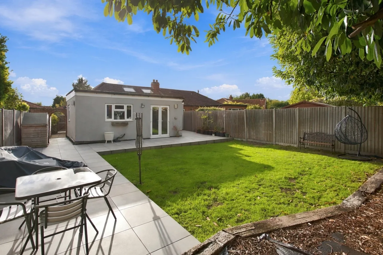 Vegal Crescent, Englefield Green, TW20, photo 2