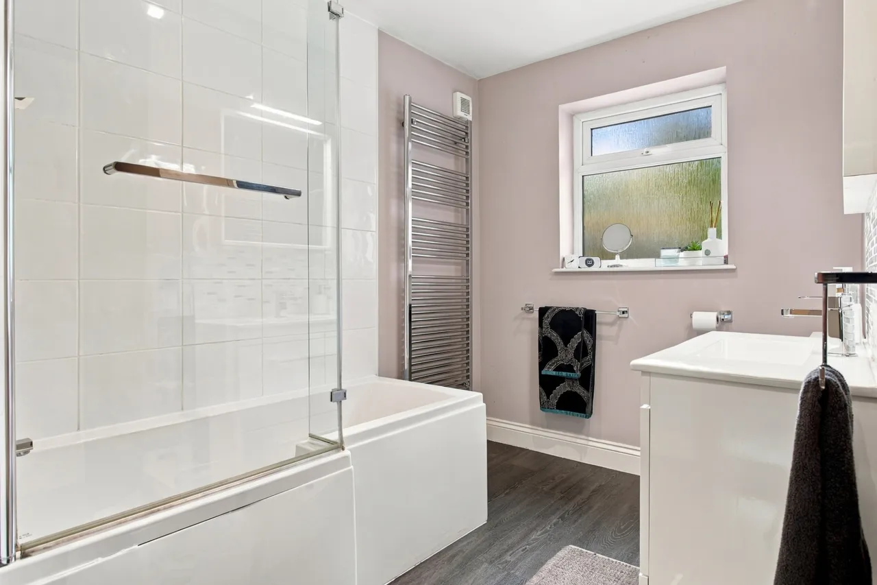 Vegal Crescent, Englefield Green, TW20, photo 20