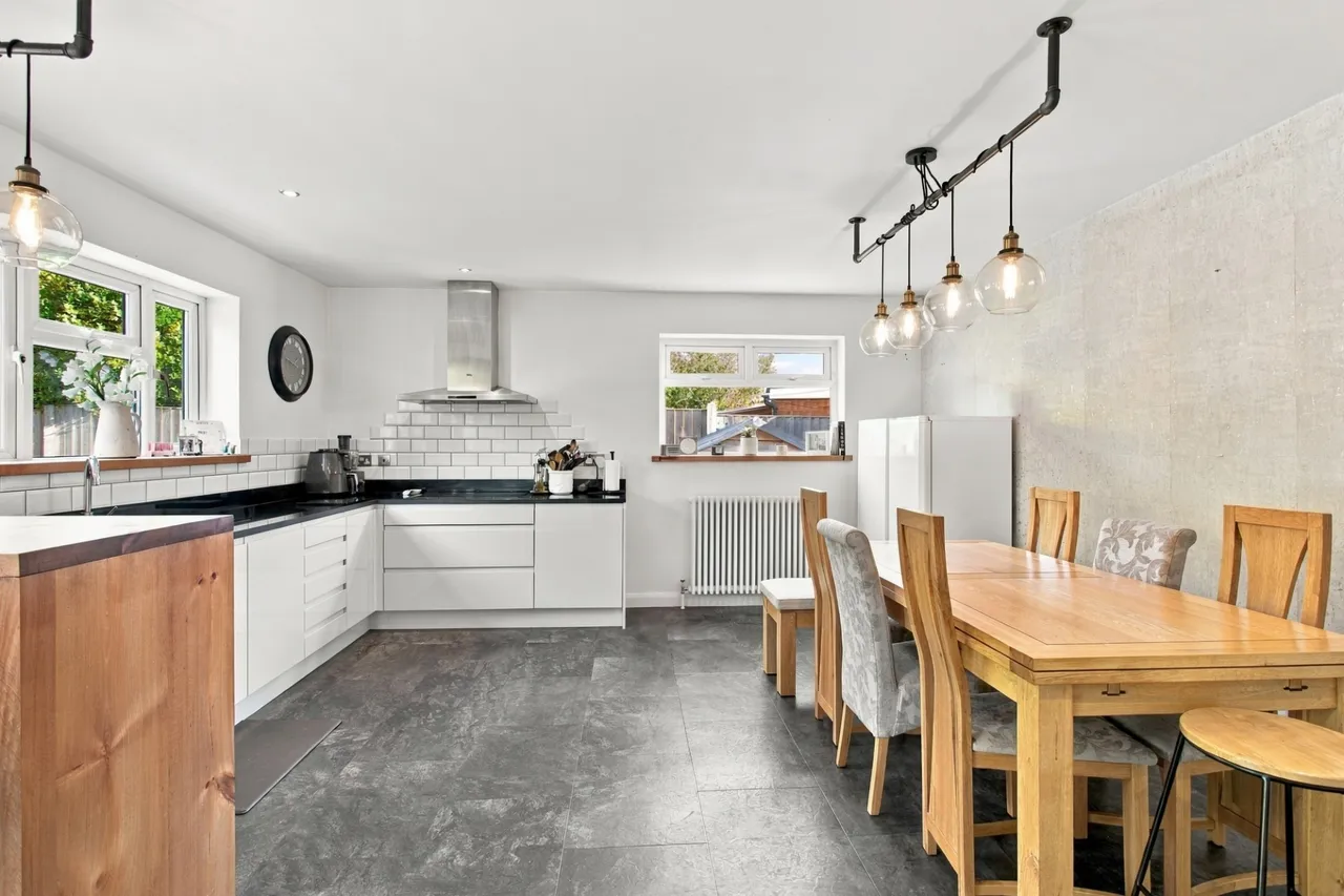 Vegal Crescent, Englefield Green, TW20, photo 12
