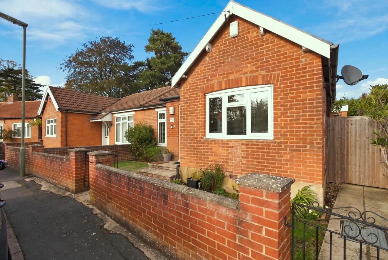 Vegal Crescent, Englefield Green, TW20, photo 24