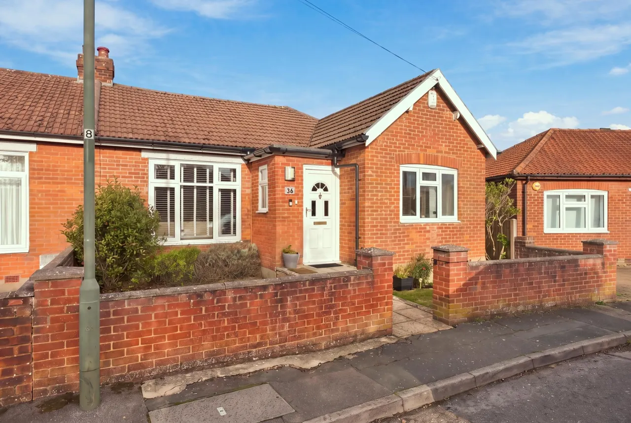 Vegal Crescent, Englefield Green, TW20, photo 4