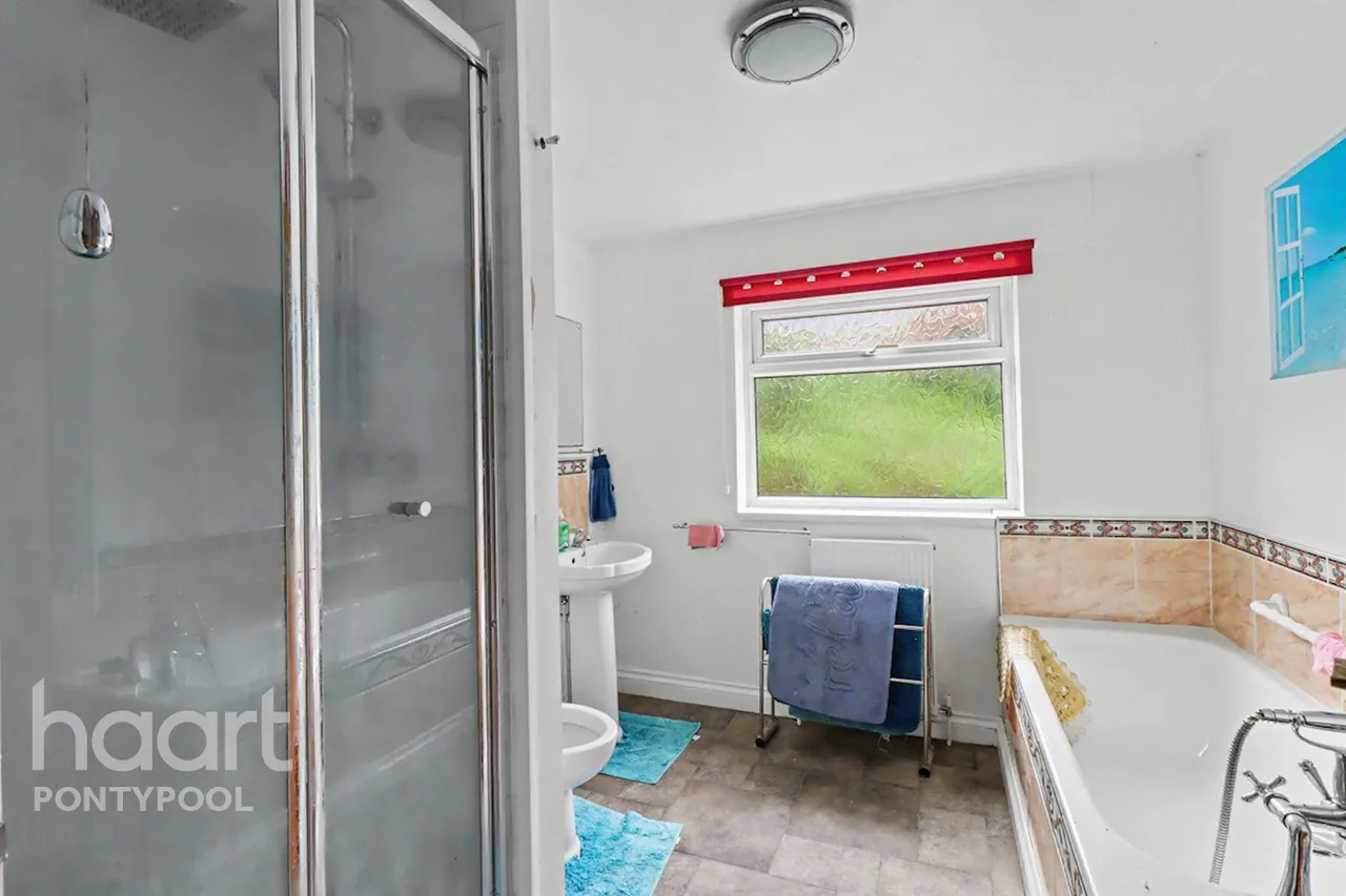 Merchants Hill, Pontypool, NP4, photo 10