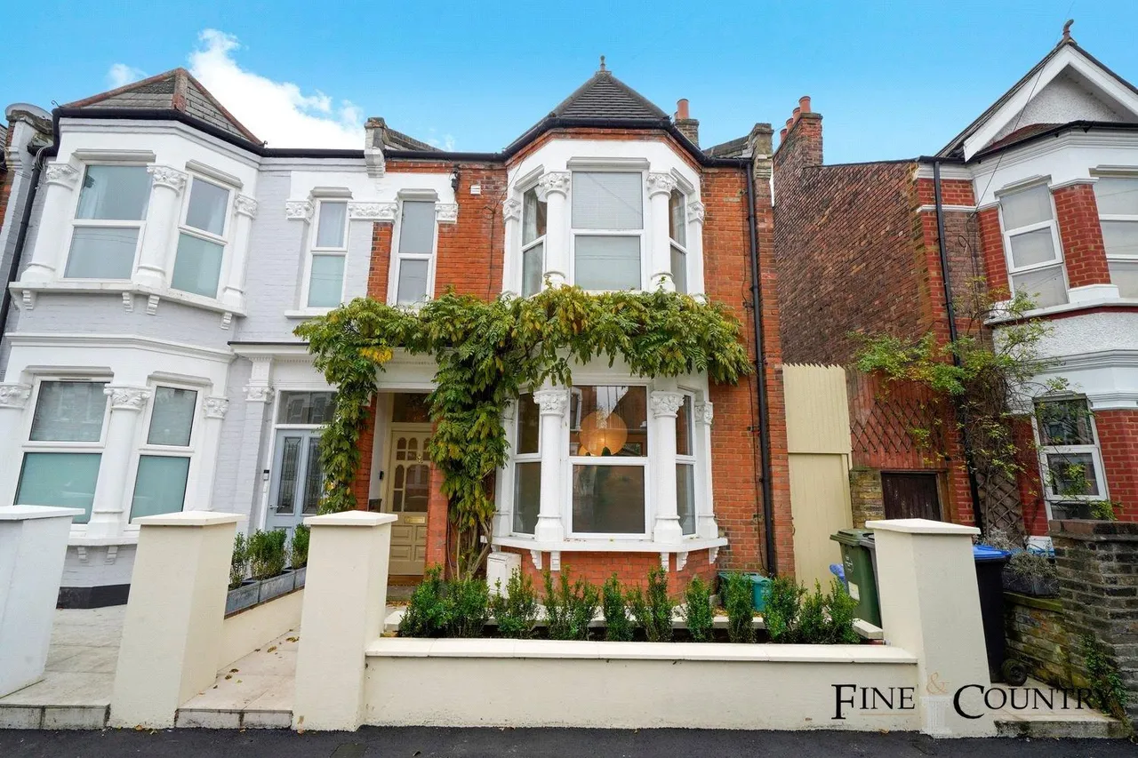 Buchanan Gardens, London, photo 22