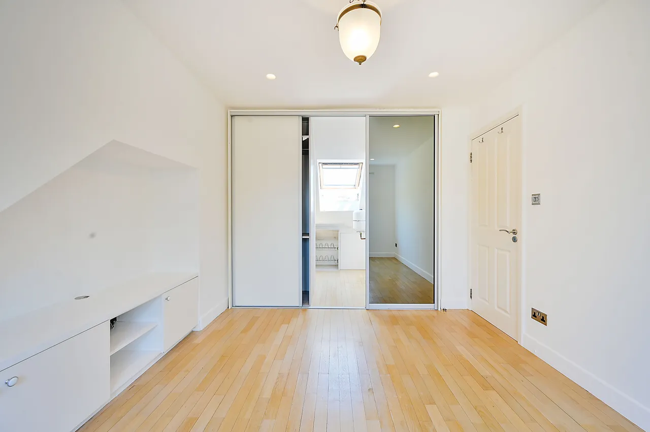 17a Errol Gardens, New Malden, photo 11