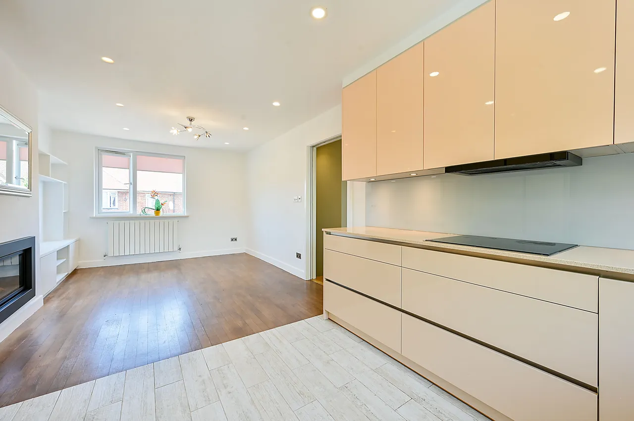 17a Errol Gardens, New Malden, photo 3