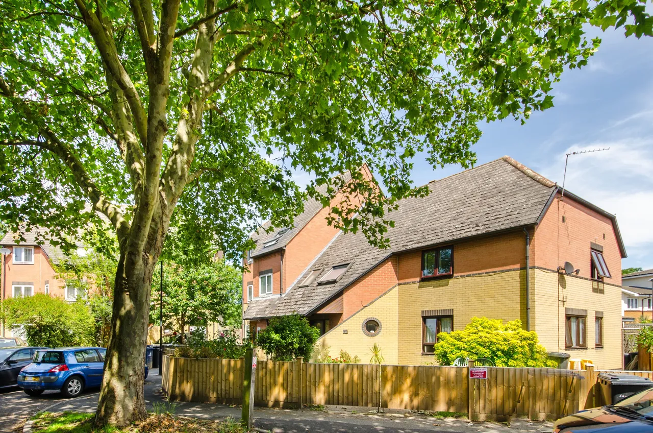 Flat 6, 5 Sentinel Close, Northolt, photo 3
