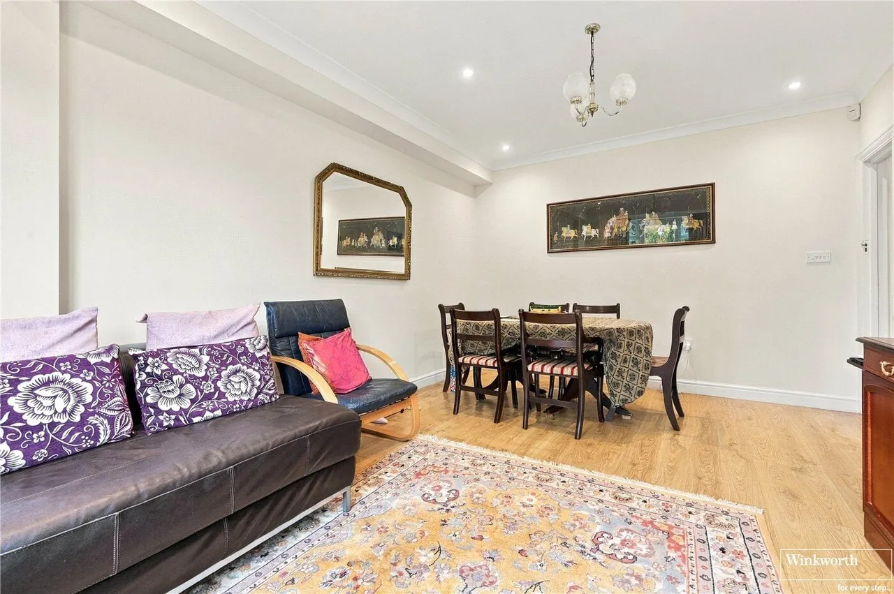 Fallow Court Avenue, Finchley, N12, photo 15