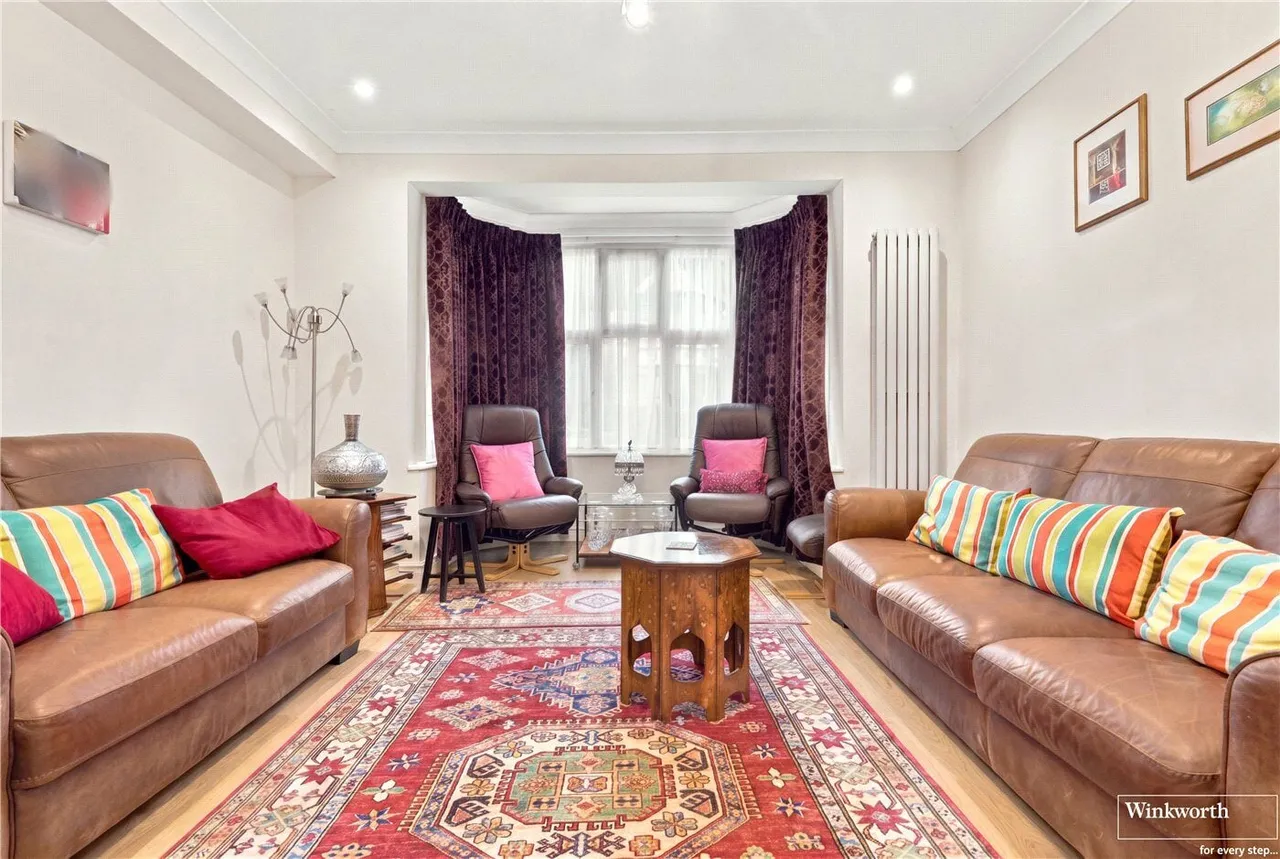 Fallow Court Avenue, Finchley, N12, photo 3