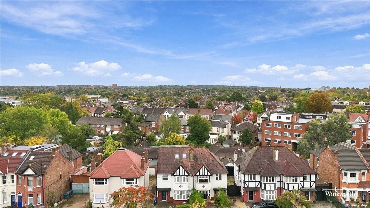Fallow Court Avenue, Finchley, N12, photo 27