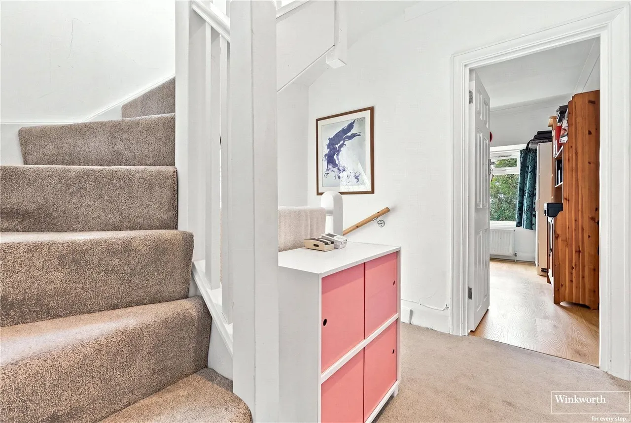 Fallow Court Avenue, Finchley, N12, photo 6