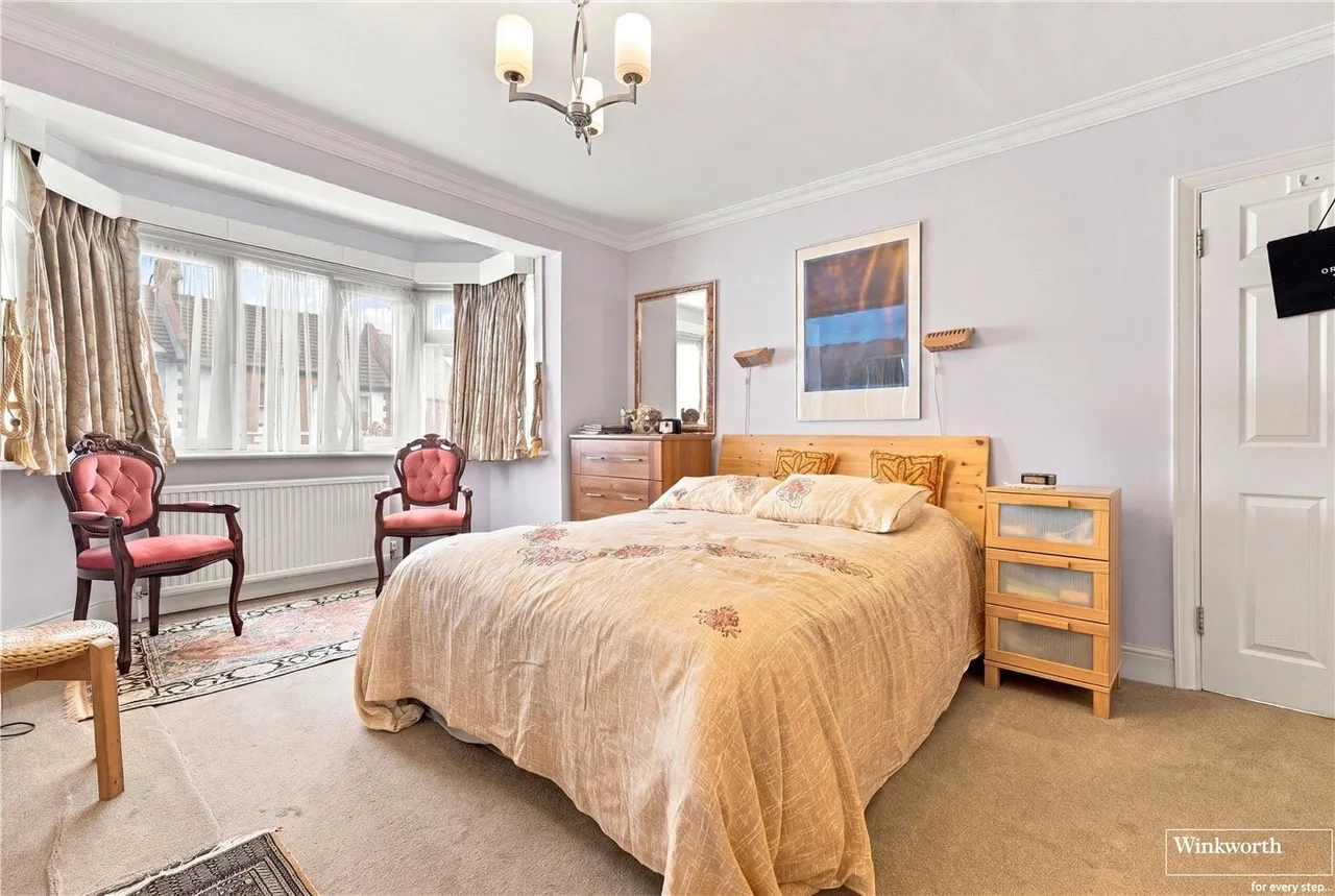 Fallow Court Avenue, Finchley, N12, photo 9