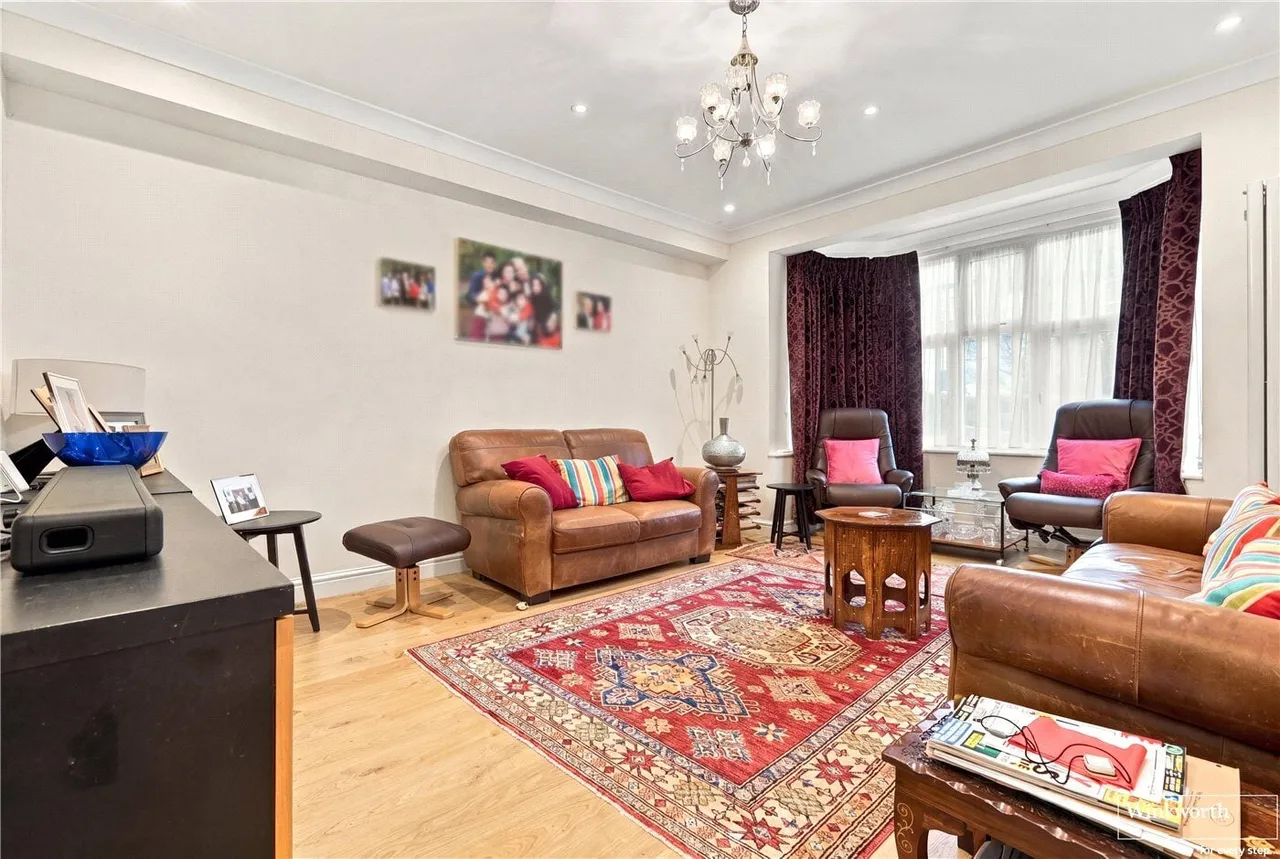 Fallow Court Avenue, Finchley, N12, photo 13