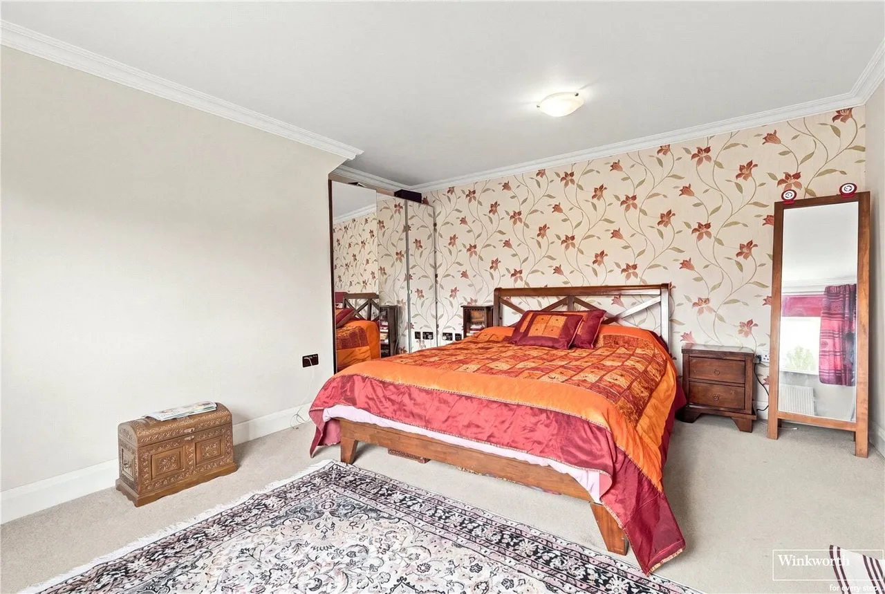 Fallow Court Avenue, Finchley, N12, photo 23