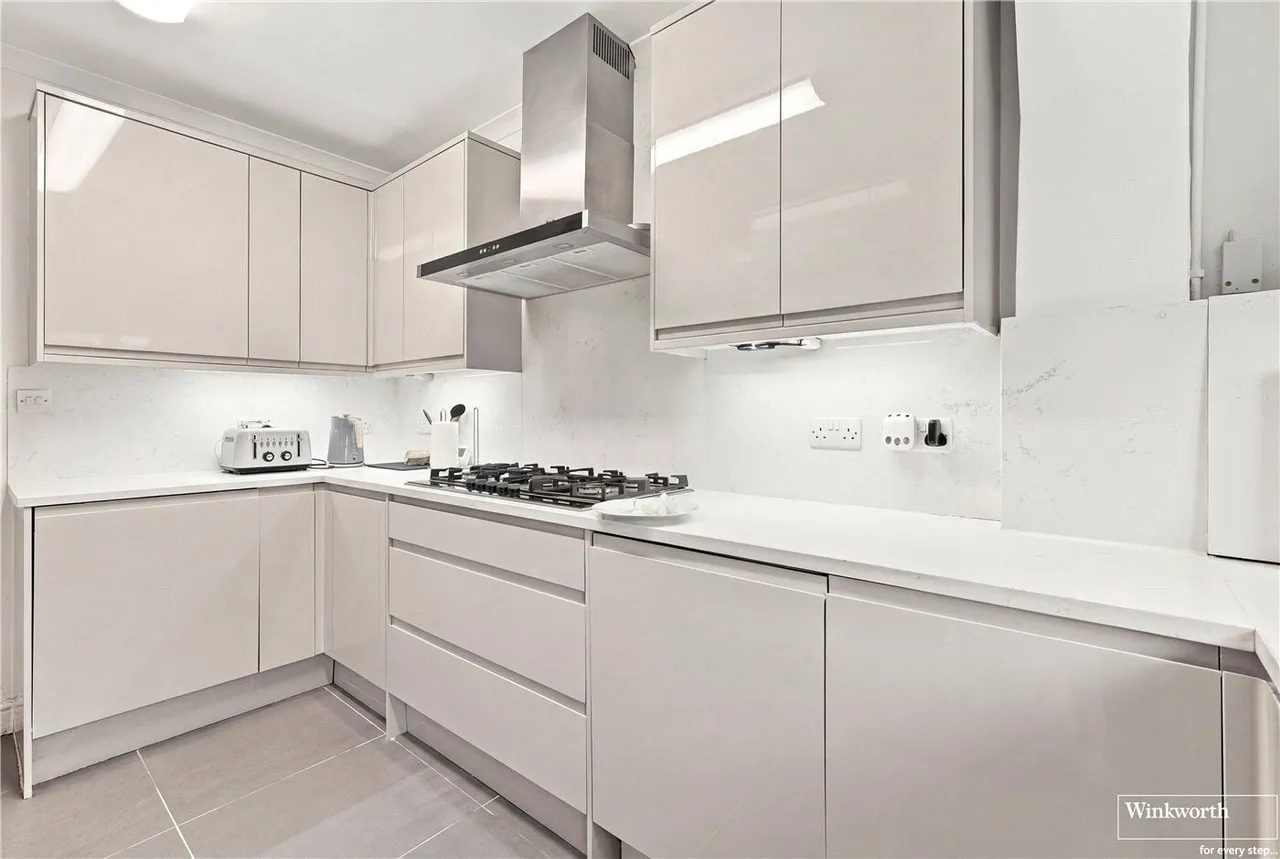 Fallow Court Avenue, Finchley, N12, photo 17