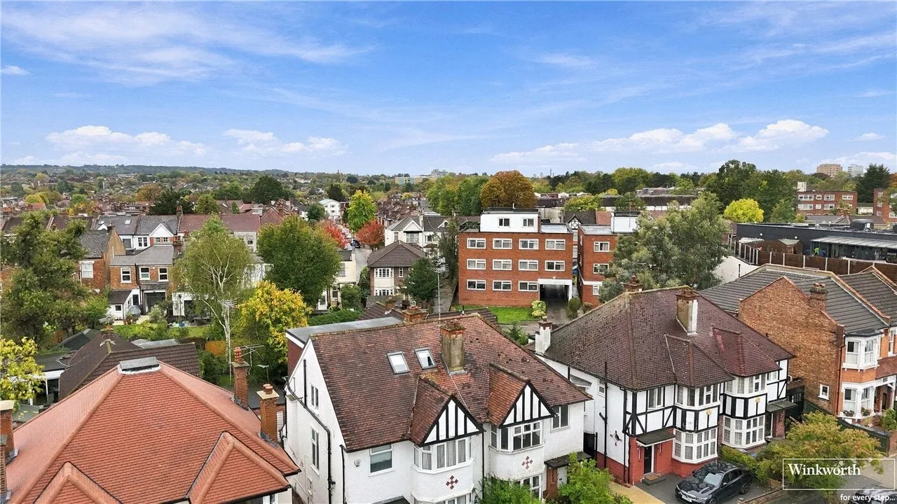 Fallow Court Avenue, Finchley, N12, photo 30