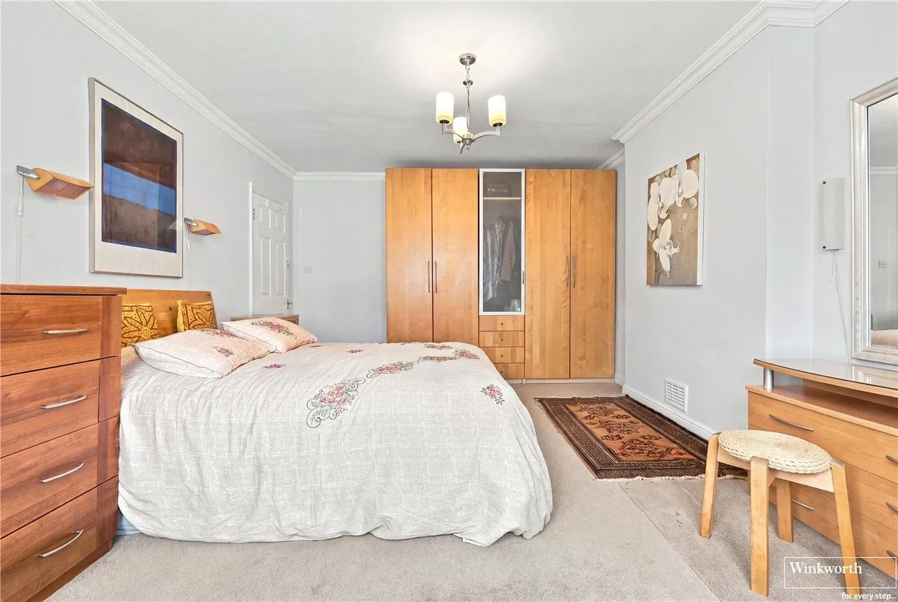 Fallow Court Avenue, Finchley, N12, photo 22