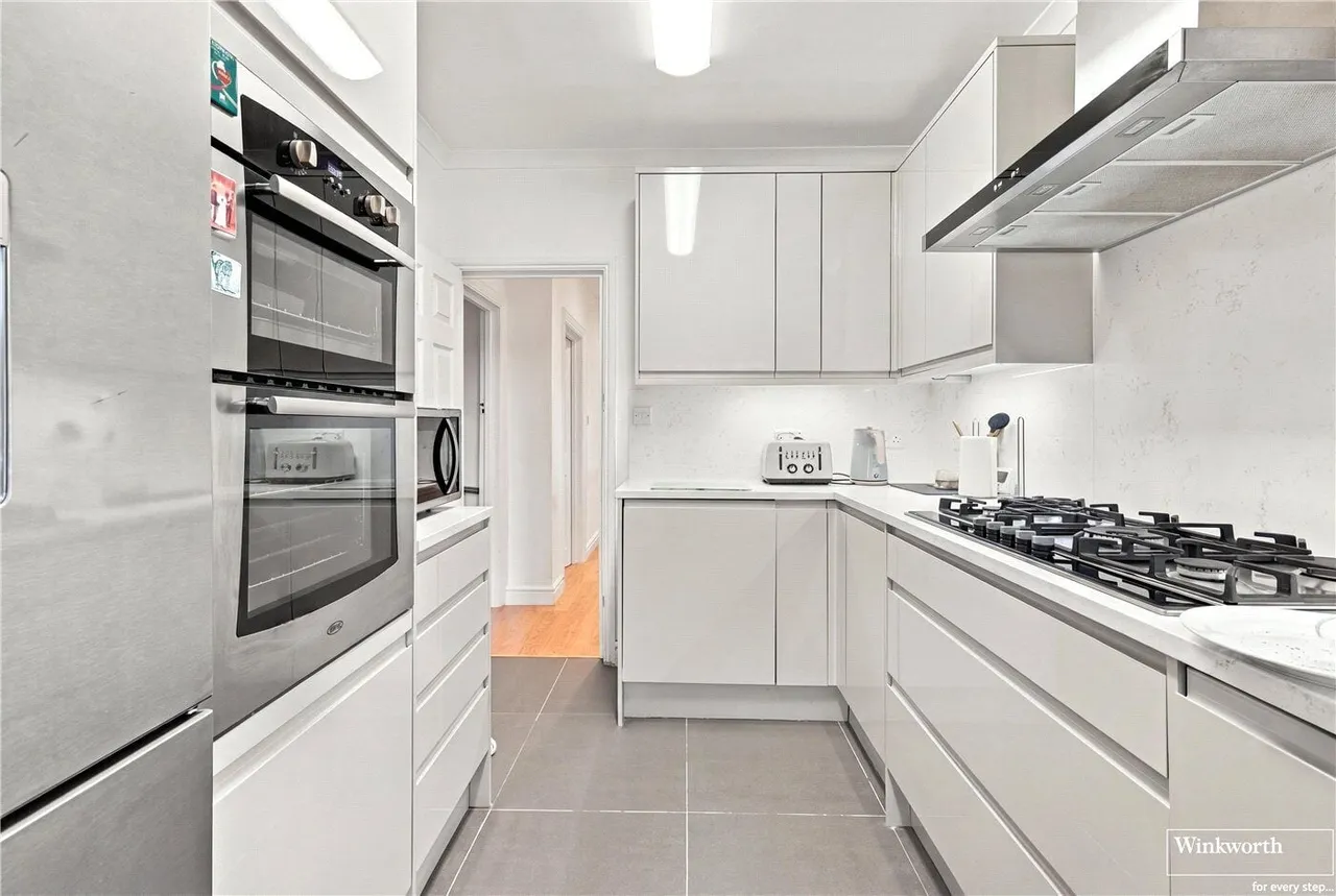 Fallow Court Avenue, Finchley, N12, photo 18