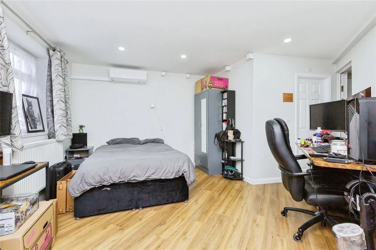 Shakespeare Drive, Braunstone, LE3, photo 12