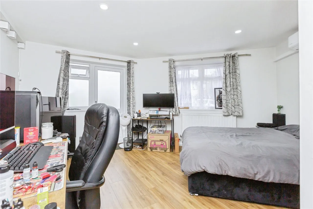 Shakespeare Drive, Braunstone, LE3, photo 13