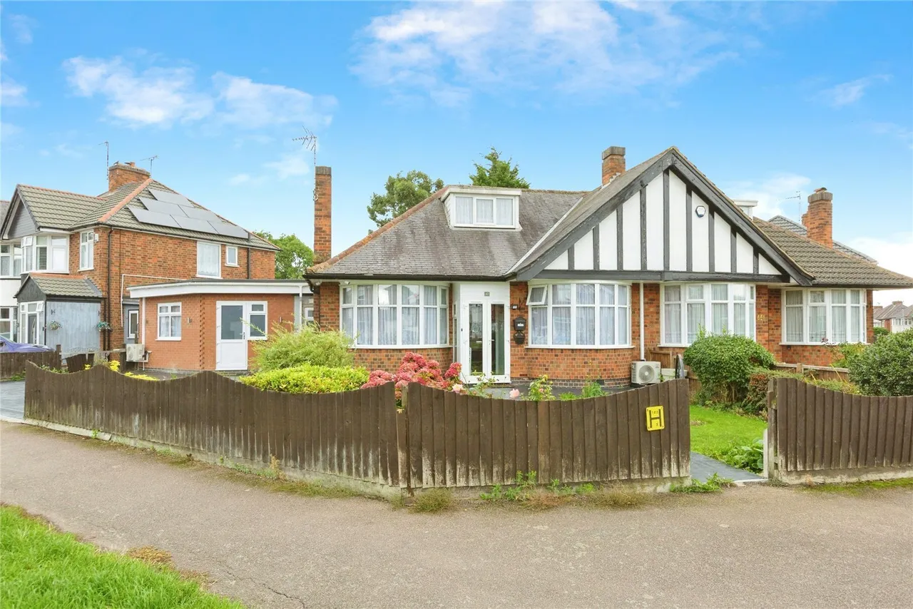 4 bed house for sale, Shakespeare Drive, Braunstone, LE3