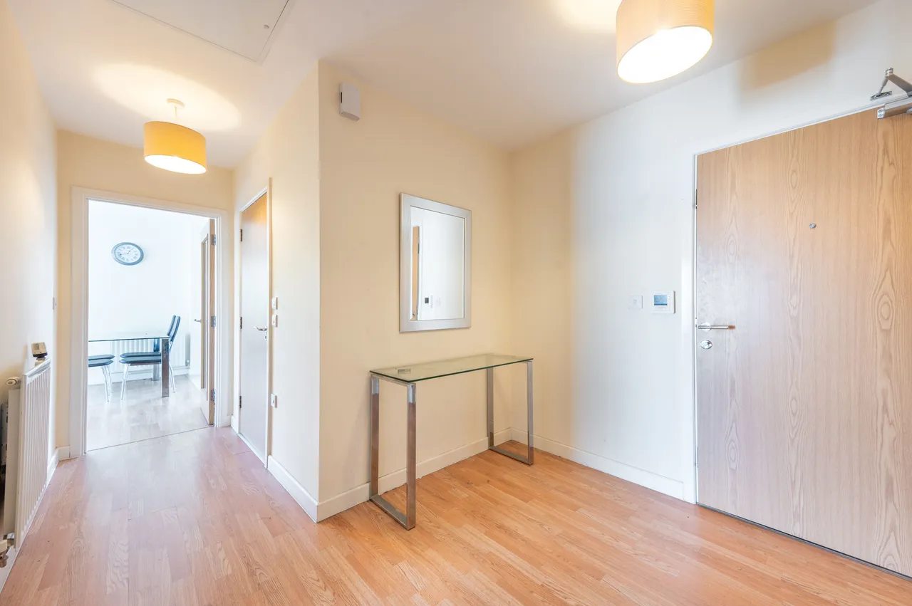 12 Newman Close, London, photo 6