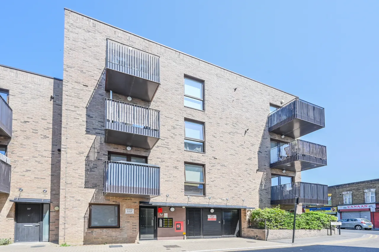 1 bed flat for sale, London, E16